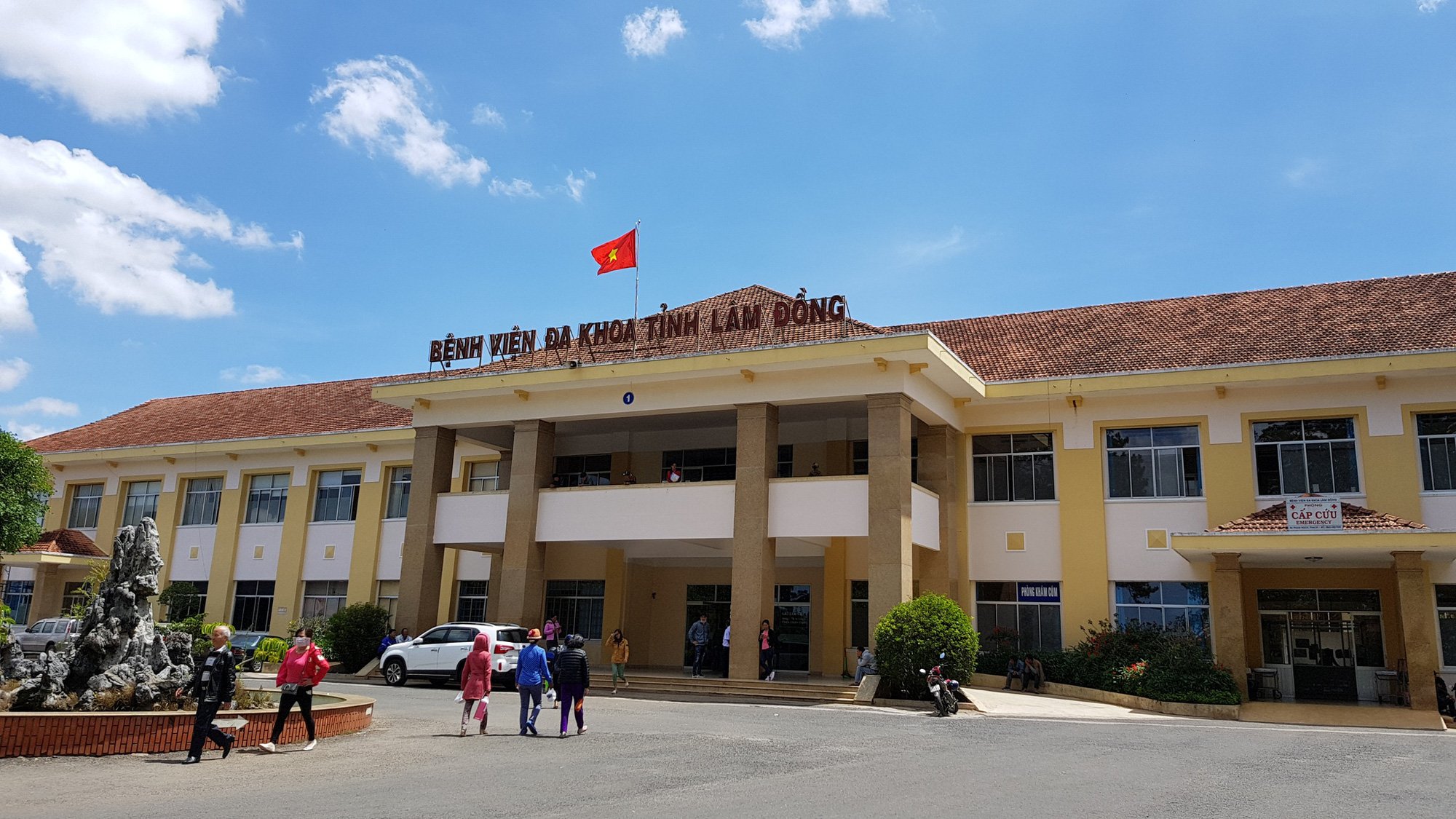 Lâm Đồng: Hai người tử vong sau tiêm vắc xin 36 giờ, nghi do các bệnh lý nền - Ảnh 1.