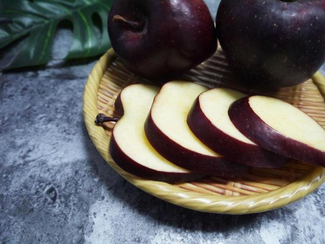 Bỏ phố về quê trồng táo nhìn như nhiễm độc, ai dè vớ được mỏ vàng - Ảnh 3.