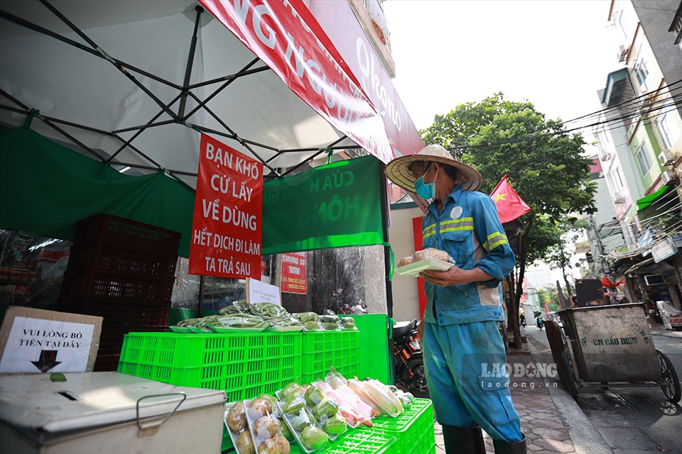 Hà Nội giãn cách nhưng không...xa cách - Ảnh 2.