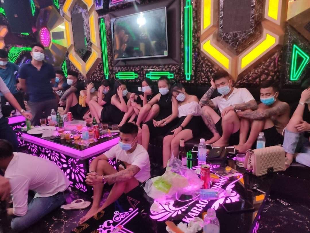 Phú Thọ: Bắt giữ 30 đối tượng tụ tập sử dụng ma túy trong quán karaoke - Ảnh 1.