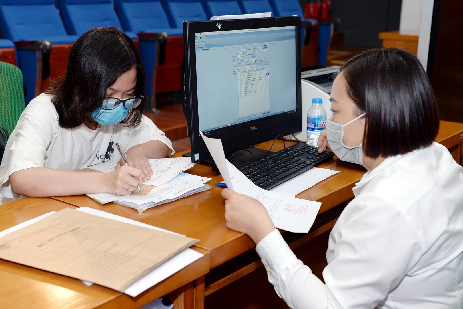 Điểm chuẩn Đại học Kinh tế Quốc dân: Cách tính đơn giản nhất để đỗ vào trường - Ảnh 1.