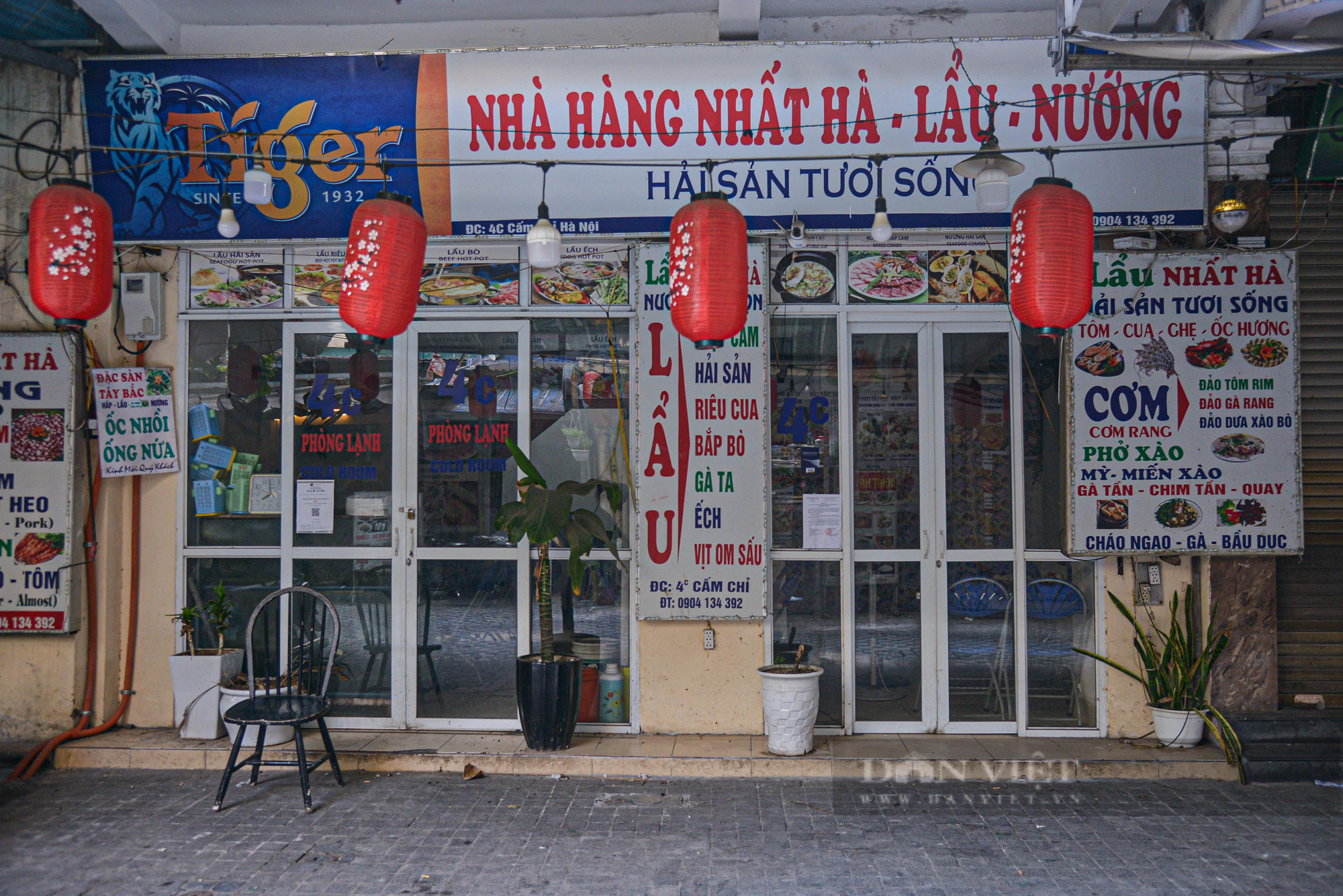 Phố “không ngủ” tại Hà Nội cửa đóng then cài giữa dịch Covid-19 - Ảnh 11.