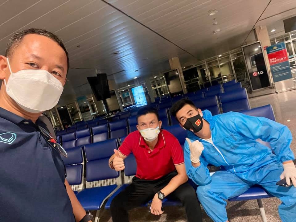 Tân binh ĐT Việt Nam phấn khởi khi được ở cùng phòng với thần tượng - Ảnh 2.