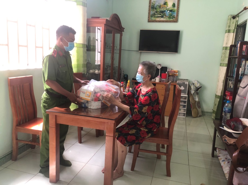 Lên cơn co giật giữa mùa dịch: “Nếu không có cảnh sát khu vực, chắc tôi đã không qua khỏi” - Ảnh 1.