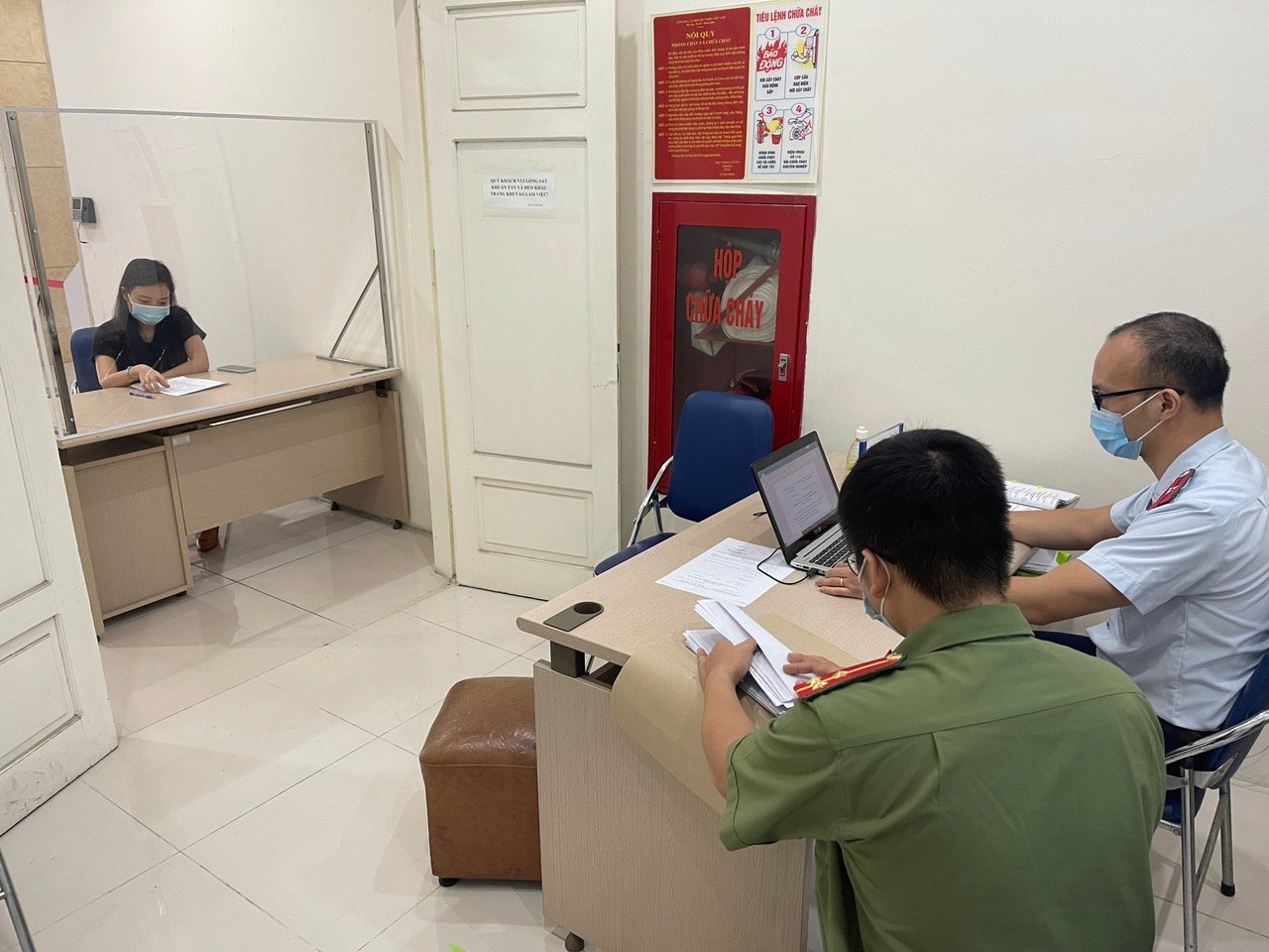 Hà Nội xử phạt một kế toán cung cấp công văn giả mạo trong nhóm &quot;Room SSI - Cổ phiếu&quot; - Ảnh 1.