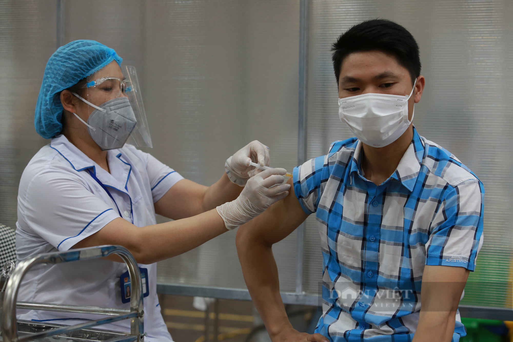 Những đối tượng được ưu tiên vaccine Covid-19 để chở hàng hoá - Ảnh 1.