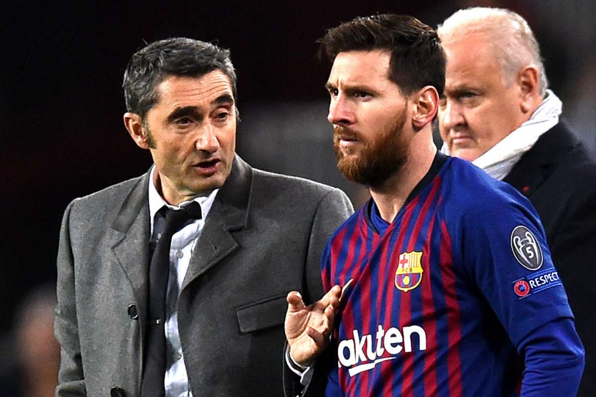 1 năm giông bão của Messi: Bị chủ tịch lừa, bạn thân ra đi, lộ hợp đồng - Ảnh 2.