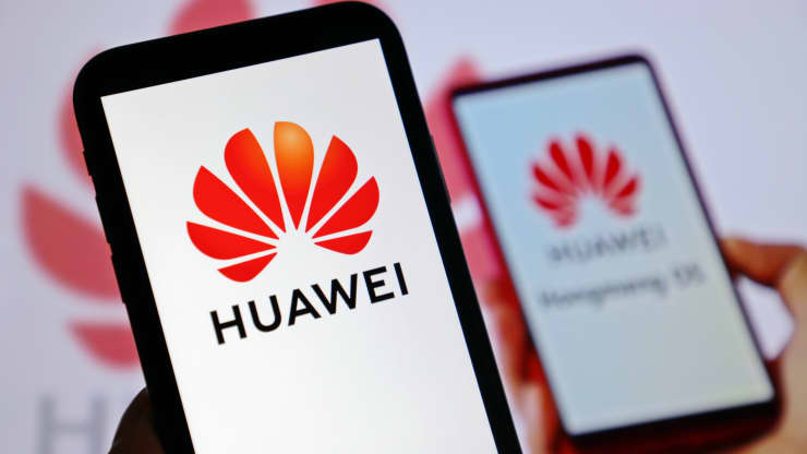 "Ngấm đòn" lệnh cấm vận từ thời Trump, Huawei báo cáo doanh thu tụt hơn 30% - Ảnh 1. "Ngấm đòn" lệnh cấm vận từ thời Trump, Huawei báo cáo doanh thu tụt hơn 30% - Ảnh 1.
