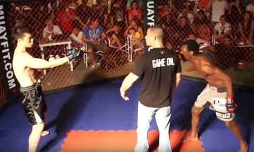 Môn đồ Vịnh Xuân Quyền hùng hổ, bị võ sĩ MMA hạ trong... 20 giây - Ảnh 1.