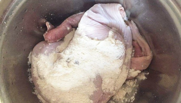 Muốn làm sạch dạ dày lợn cho muối và giấm là chưa đủ, cần thêm 1 thứ này - Ảnh 2.