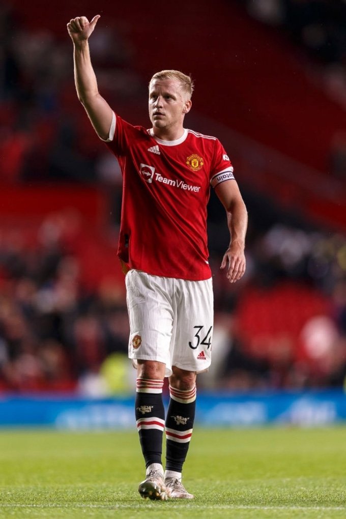 Choáng với thân hình lực sĩ của Van de Beek - Ảnh 1.