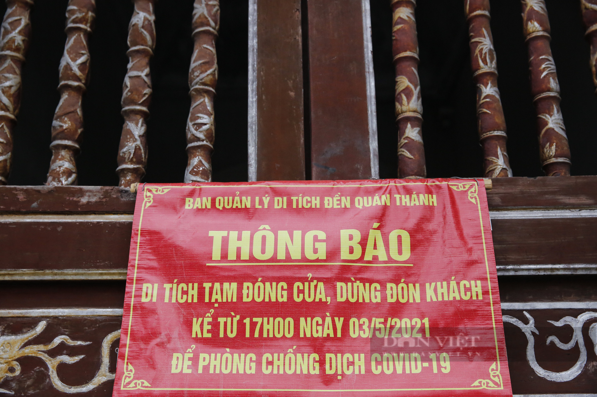 Đền, chùa tại Hà Nội vắng vẻ trong ngày mùng 1 tháng &quot;cô hồn&quot; - Ảnh 4.