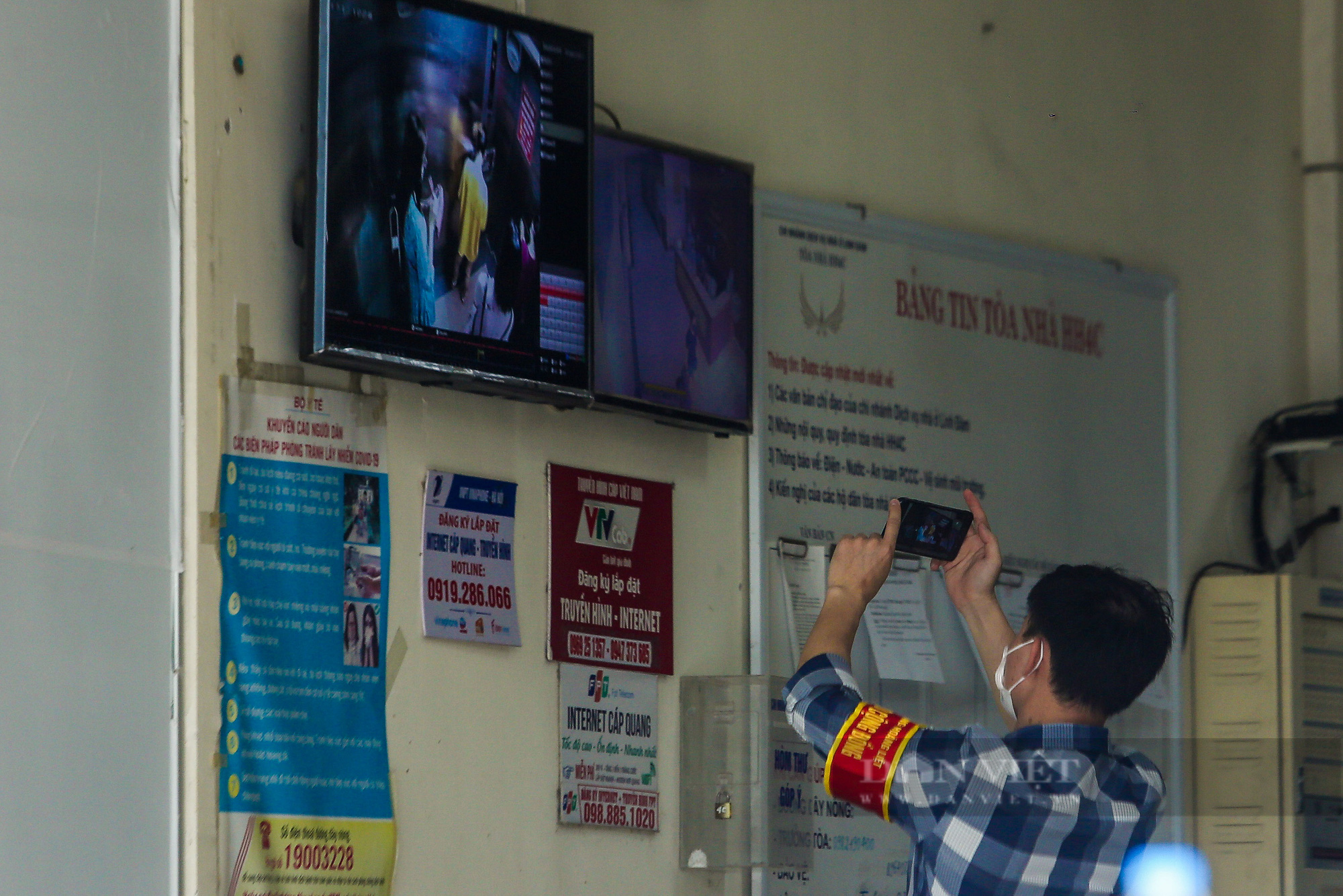 Thần tốc trích xuất camera truy vết người có liên quan đến ca mắc Covid-19 ở Linh Đàm - Ảnh 3.