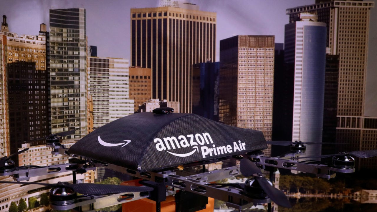 Theo Wired, Amazon đã sa thải hơn 100 nhân viên từ đội giao hàng bằng máy bay không người lái của mình ở Anh. Ảnh: @Pixabay.