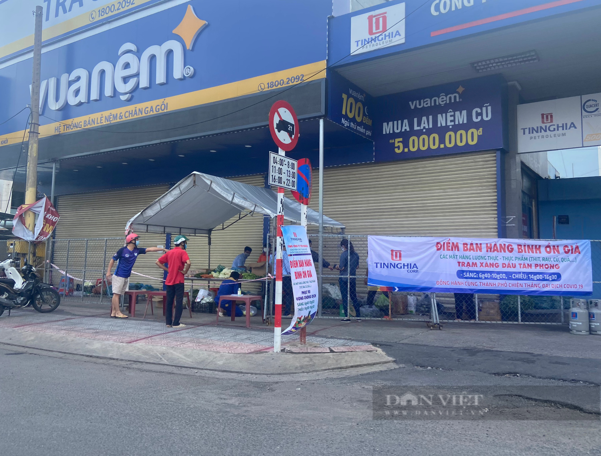 Đồng Nai: Xử phạt hàng chục trường hợp bất chấp ra đường chạy thể dục dù đang trong vùng phong tỏa - Ảnh 2.