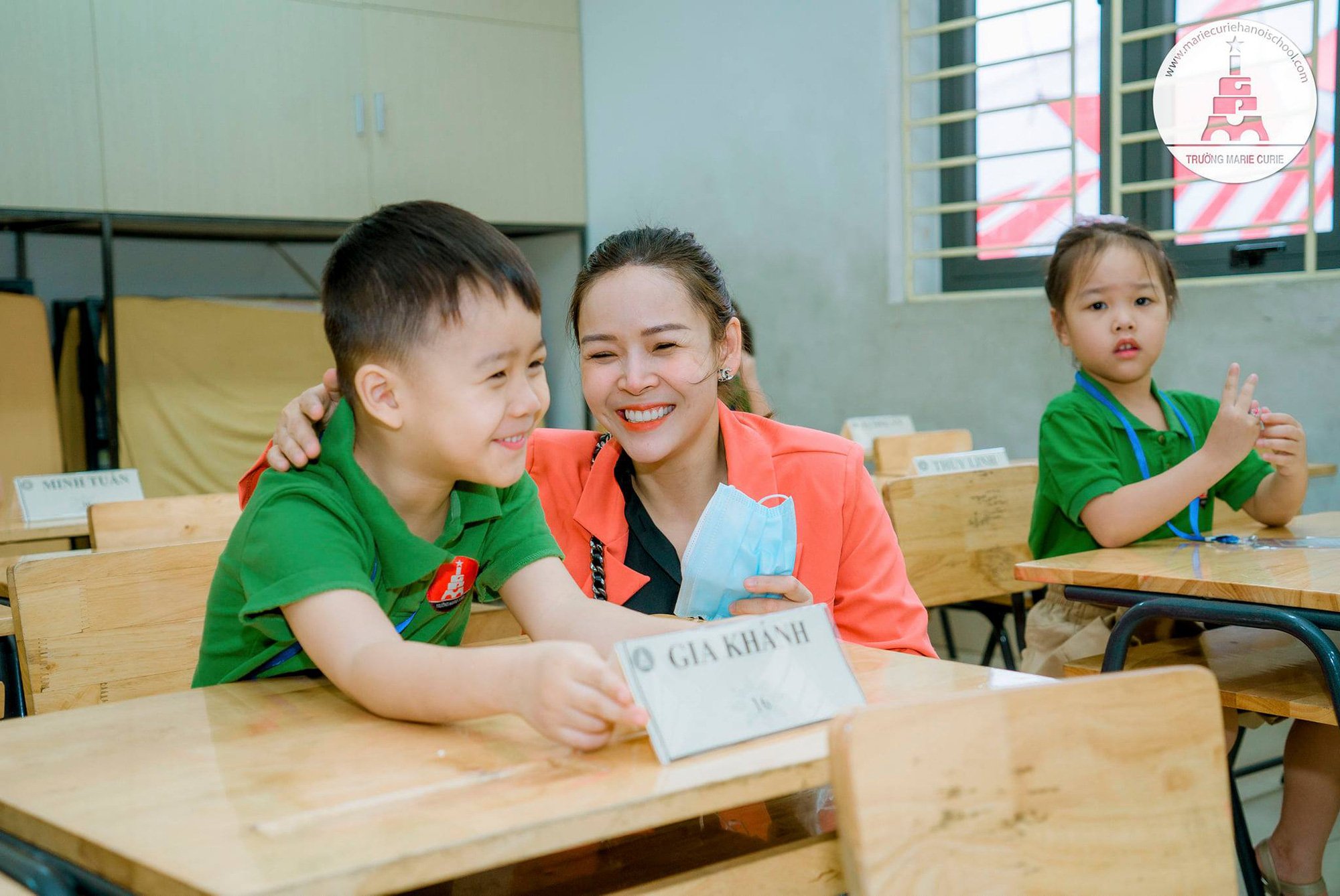 Phụ huynh hốt hoảng với lịch học online của con vào lớp 1: Tuần học 28 tiết, có ngày &quot;cày&quot; tới 3 ca - Ảnh 3.