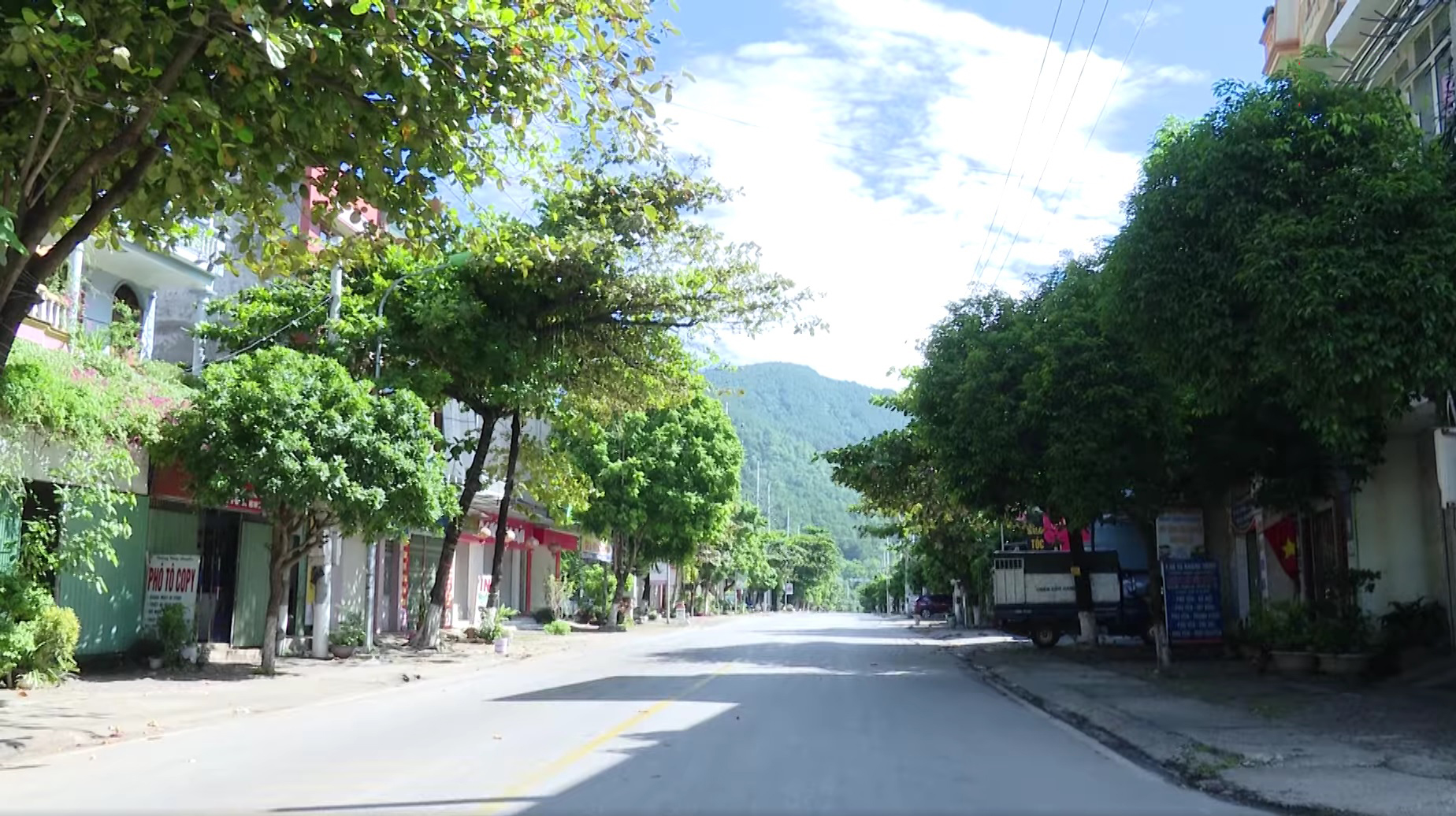 Sơn La: Phù Yên tiếp tục thực hiện giãn cách xã hội phòng, chống dịch Covid-19 - Ảnh 1. Sơn La: Phù Yên tiếp tục thực hiện giãn cách xã hội phòng, chống dịch Covid-19 - Ảnh 1.