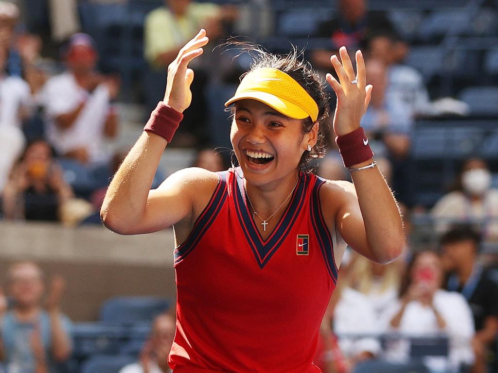 Vẻ đẹp 'bông hồng lai' 18 tuổi vừa vào chung kết US Open 2021 - Ảnh 1.