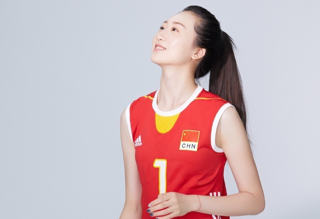 Mỹ nữ bóng chuyền Kiều Đình 1m89 giải nghệ vì... hình xăm &quot;hư đốn&quot; - Ảnh 1.