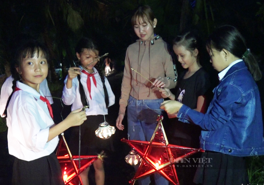 Nhớ trung thu xưa ở miền Tây, lấy lon nước, cây tre làm lồng đèn - Ảnh 4. Nhớ trung thu xưa ở miền Tây, lấy lon nước, cây tre làm lồng đèn - Ảnh 4.