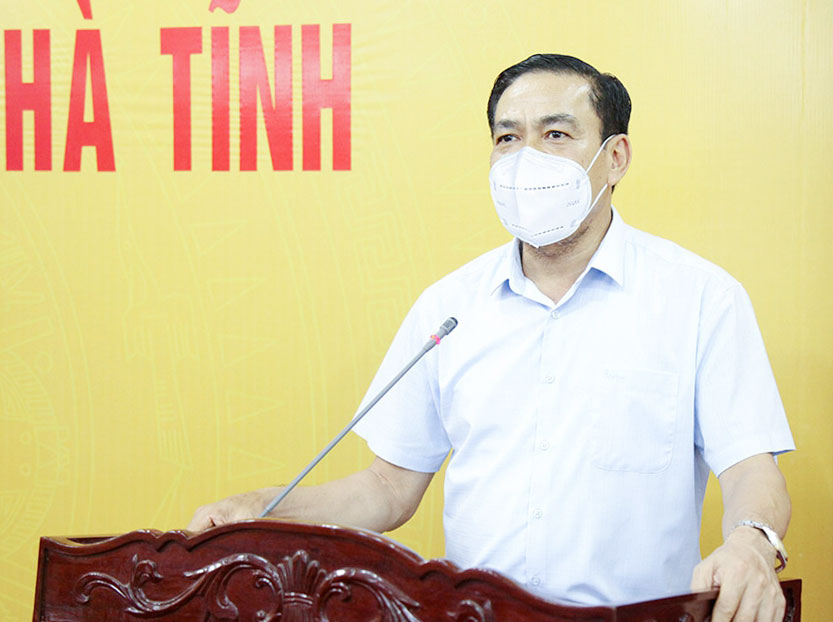 Sau chỉ đạo của Chủ tịch UBND tỉnh, ngư dân Hà Tĩnh hối hả đưa tàu thuyền về đất liền - Ảnh 6.