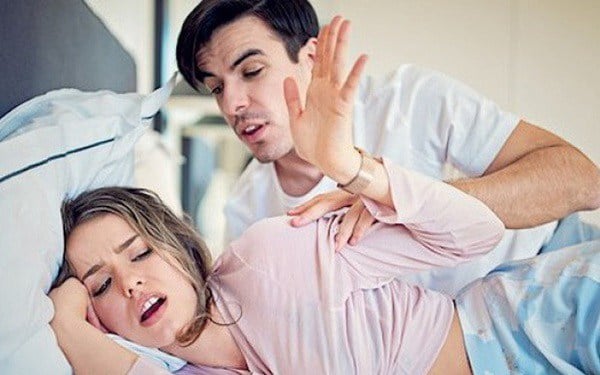Vợ trẻ chăm cả gia đình mùa giãn cách, tối đến chồng lại đòi hỏi chuyện ấy và cái kết - Ảnh 2.