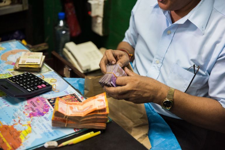 Thống đốc Ngân hàng Trung ương Sri Lanka từ chức giữa khủng hoảng ngoại hối trầm trọng - Ảnh 1. Thống đốc Ngân hàng Trung ương Sri Lanka từ chức giữa khủng hoảng ngoại hối trầm trọng - Ảnh 1.