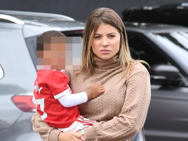 Bạn gái Ronaldo kết thân với dàn WAGs xinh đẹp của M.U - Ảnh 3.