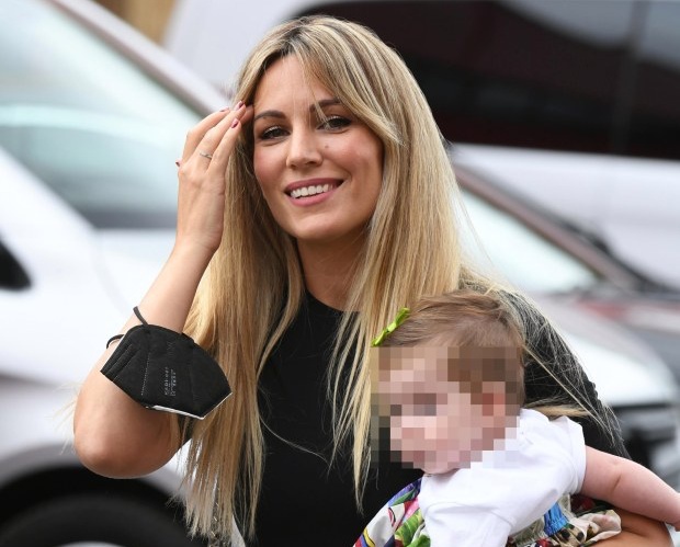 Bạn gái Ronaldo kết thân với dàn WAGs xinh đẹp của M.U - Ảnh 6.