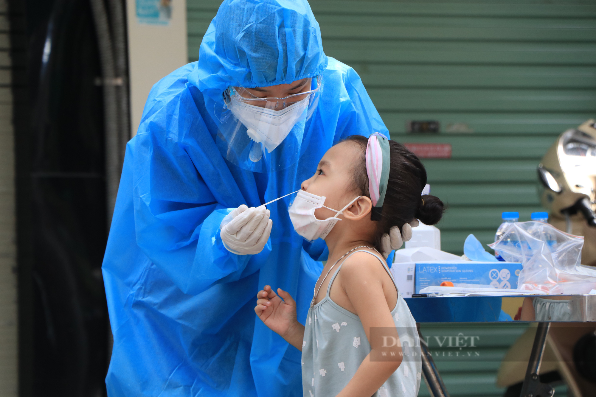 &quot;Trẻ em dưới 12 tuổi ở Hà Nội không bắt buộc xét nghiệm, trừ trường hợp nghi mắc Covid-19&quot; - Ảnh 2.