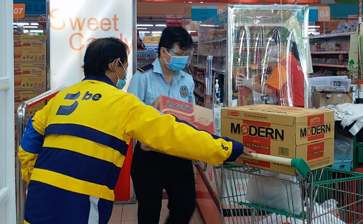Đơn hàng tăng vọt, lại thiếu shipper - Ảnh 3.