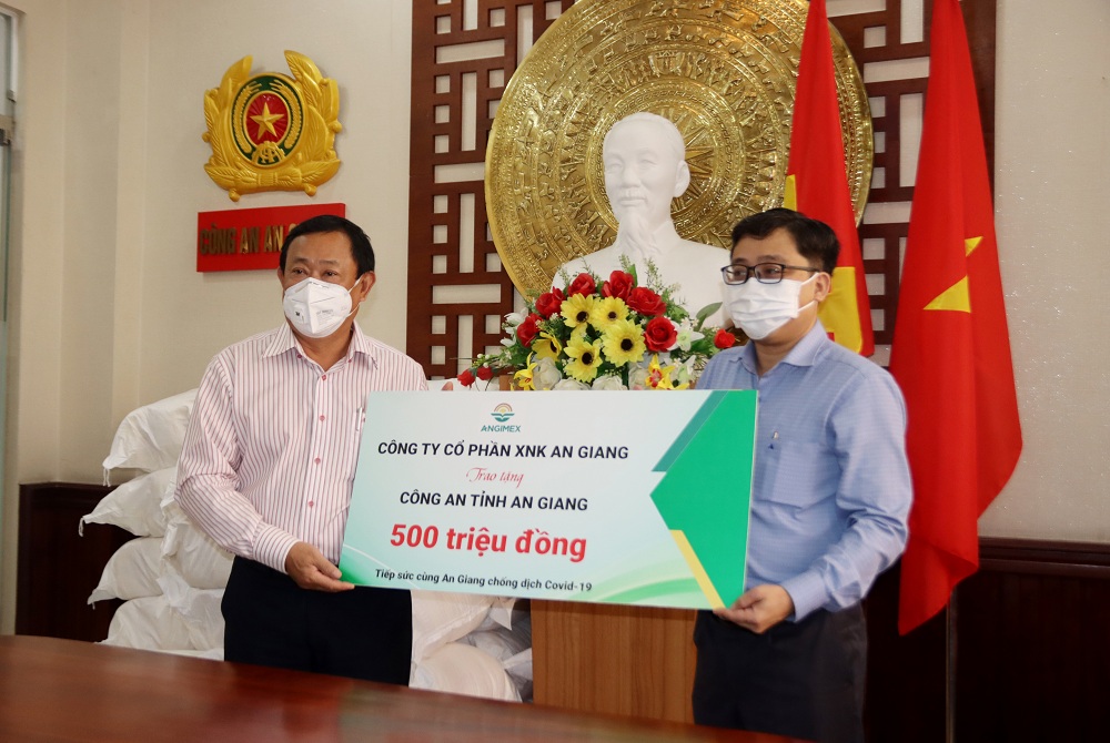 Công ty ANGIMEX hỗ trợ 500 triệu đồng và 50 tấn gạo cho người dân vùng dịch An Phú - Ảnh 1.