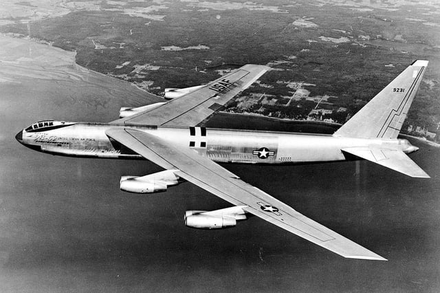 Vì sao Pháo Đài Bay B-52 thua đậm khi tham chiến ở Việt Nam - Ảnh 10.