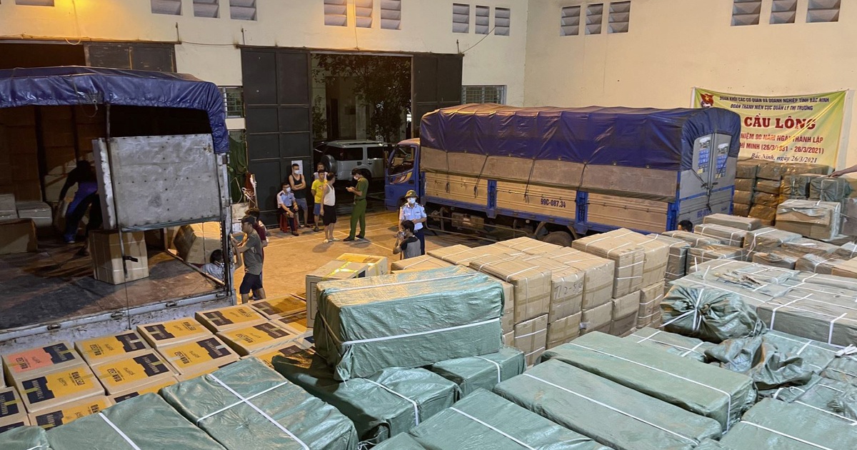 Bên trong kho hàng 10 tỷ đồng không rõ nguồn gốc do một người Trung Quốc điều hành - Ảnh 1. Bên trong kho hàng 10 tỷ đồng không rõ nguồn gốc do một người Trung Quốc điều hành - Ảnh 1.