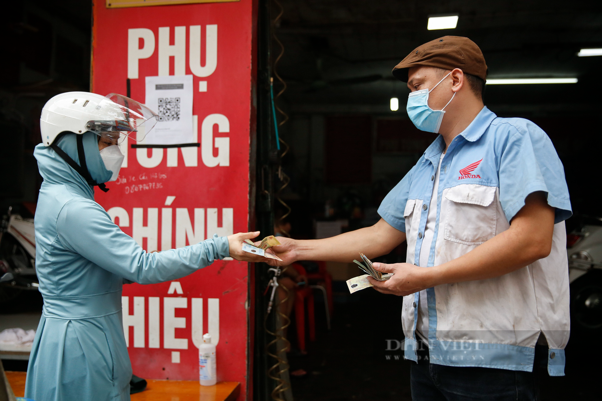 Hà Nội: Mang xe máy đi sửa, khách hàng phải chờ từ sáng đến chiều tối mới có thể nhận được xe - Ảnh 14.