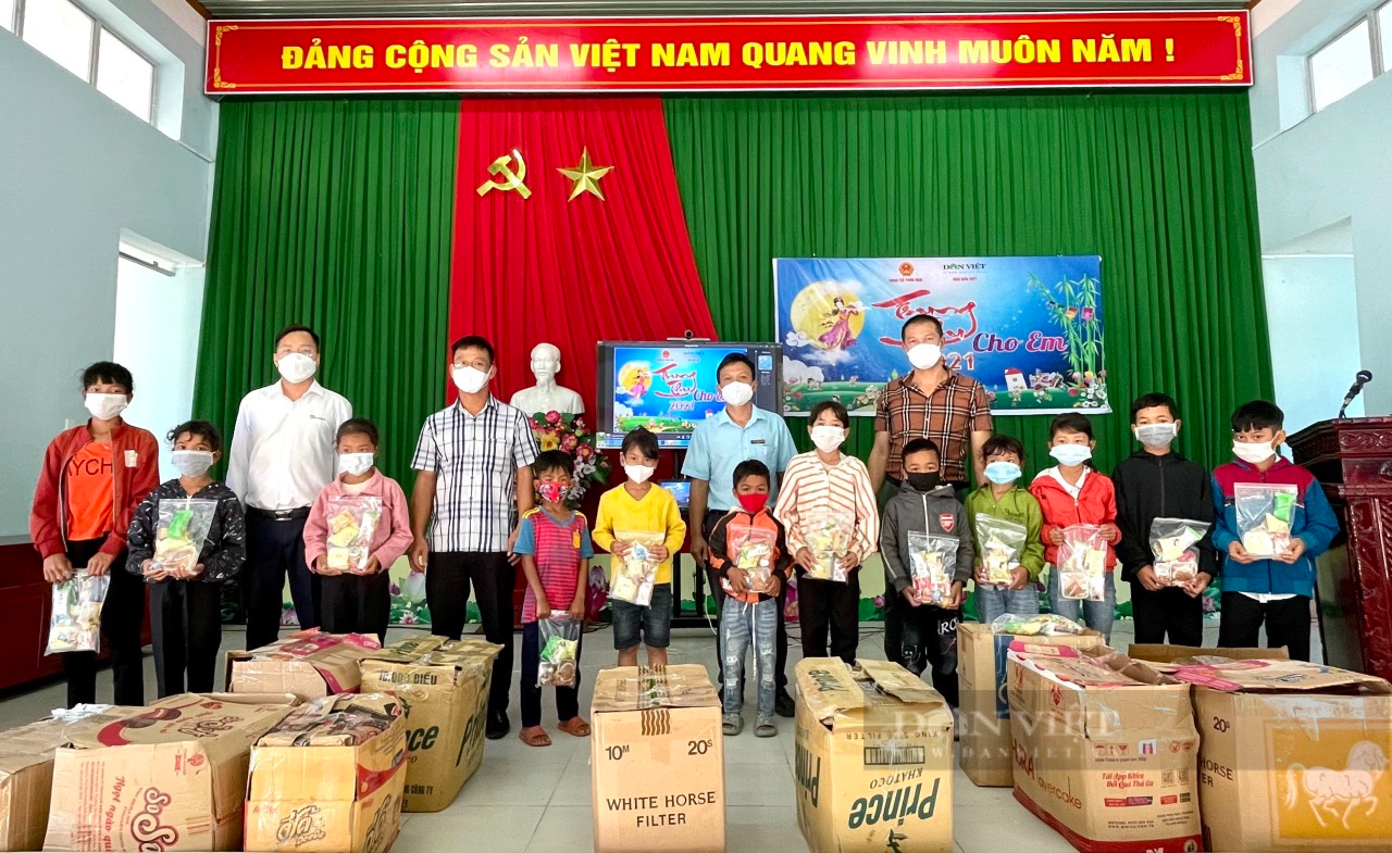 Mang Tết Trung thu đến với các em nhỏ có hoàn cảnh khó khăn - Ảnh 3.