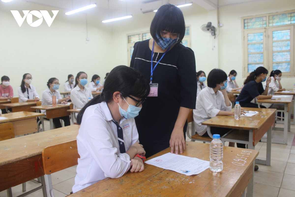 Bộ GD-ĐT hướng dẫn chương trình THCS, THPT ứng phó với dịch Covid-19 - Ảnh 1.