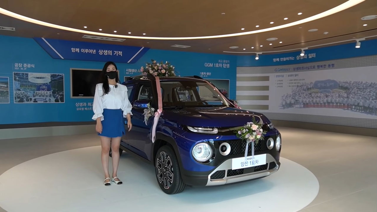 Nữ Youtuber xinh đẹp trải nghiệm Hyundai Casper 2022, có chi tiết giống Santa Fe - Ảnh 1.