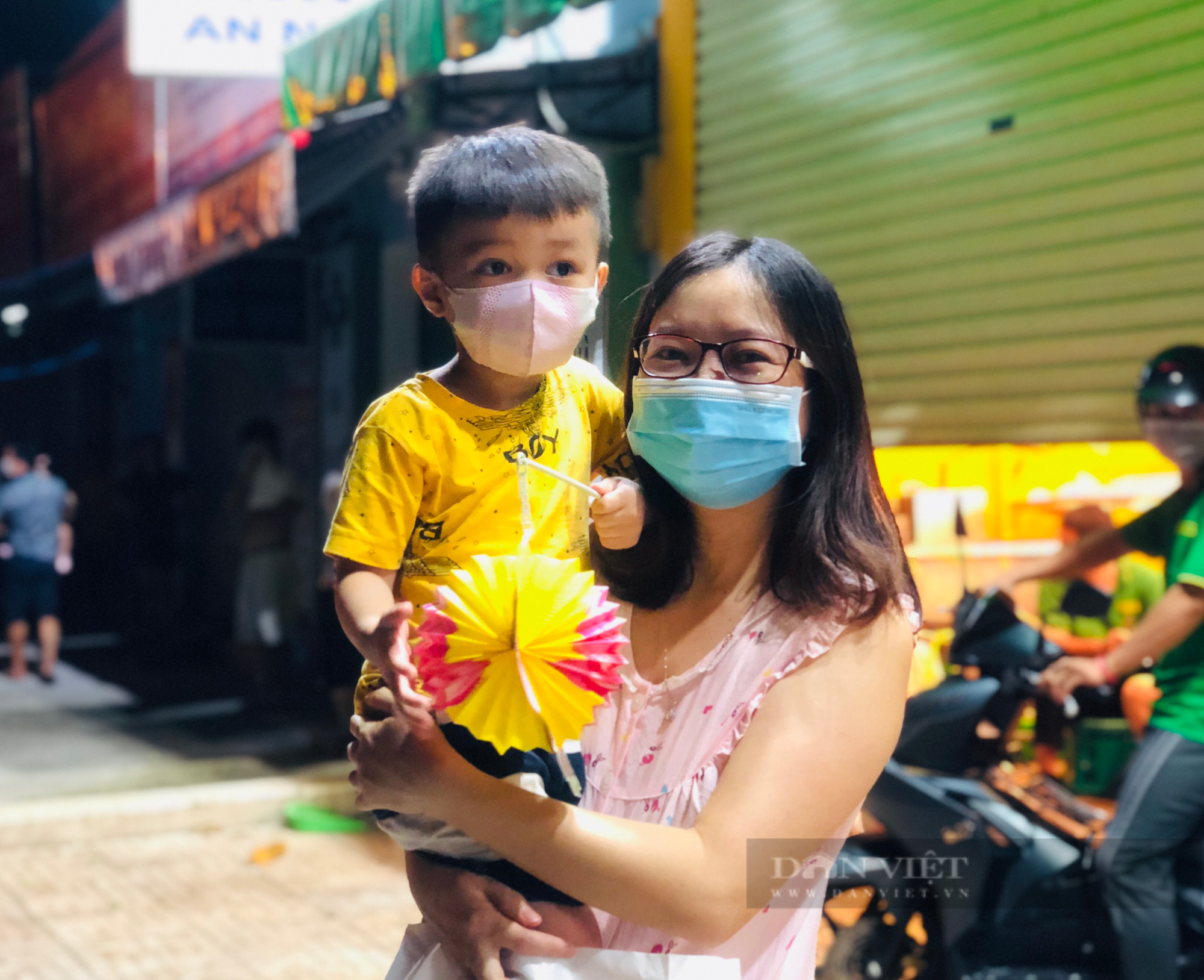 CSGT TP.HCM: Mang Trung thu đến từng con hẻm nhỏ - Ảnh 7.