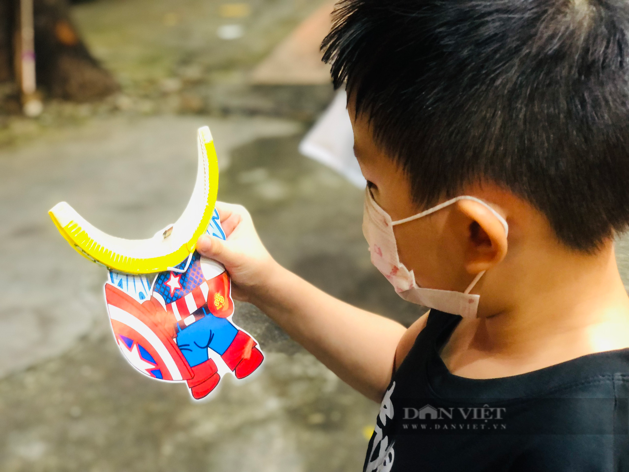 CSGT TP.HCM: Mang Trung thu đến từng con hẻm nhỏ - Ảnh 9.