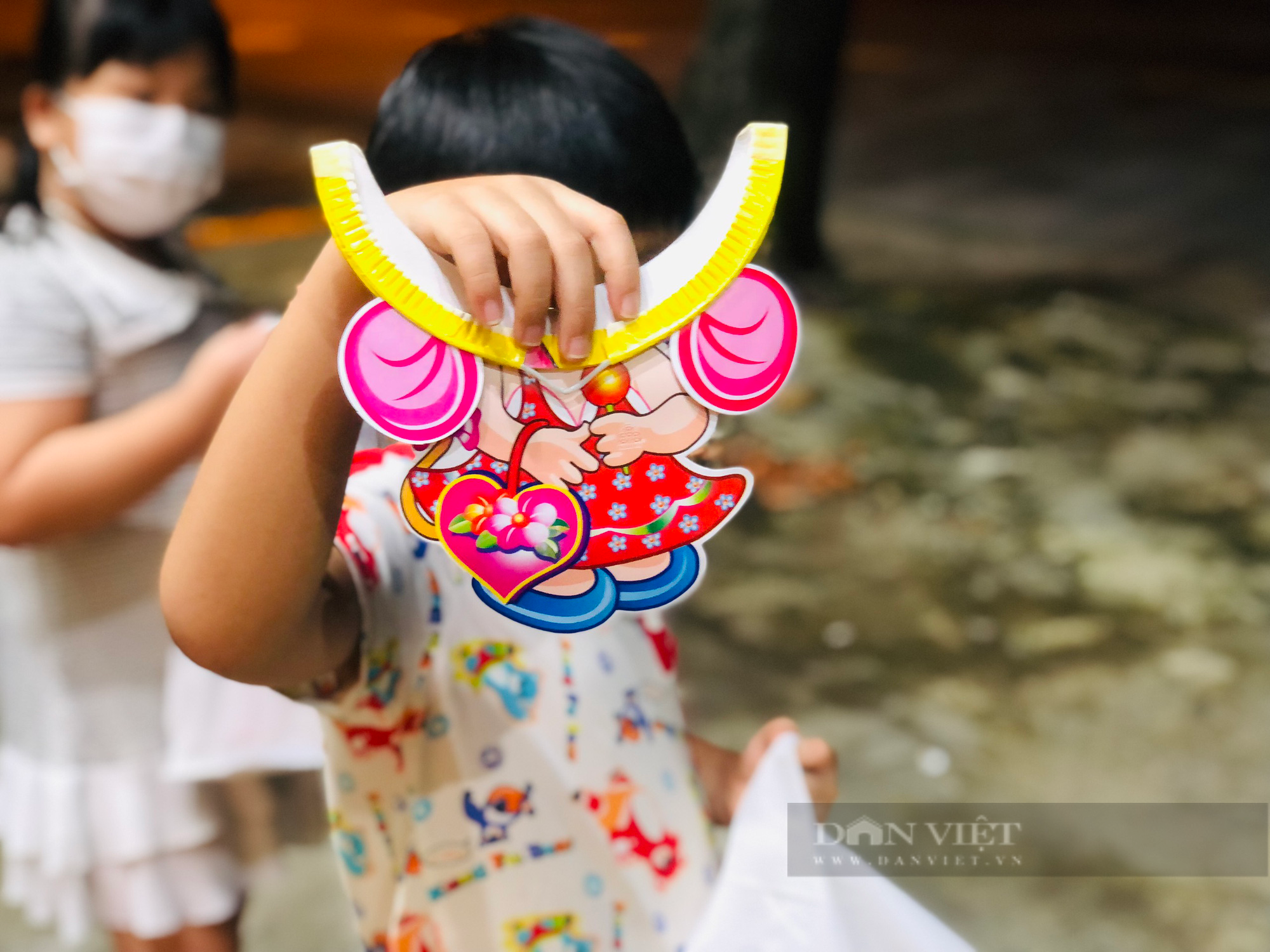CSGT TP.HCM: Mang Trung thu đến từng con hẻm nhỏ - Ảnh 11.