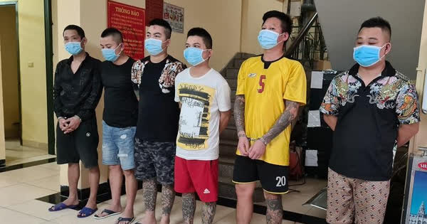 Bắt giữ các đối tượng dùng mắm tôm 'khủng bố tinh thần' cả nhà cô gái vay nợ - Ảnh 1.