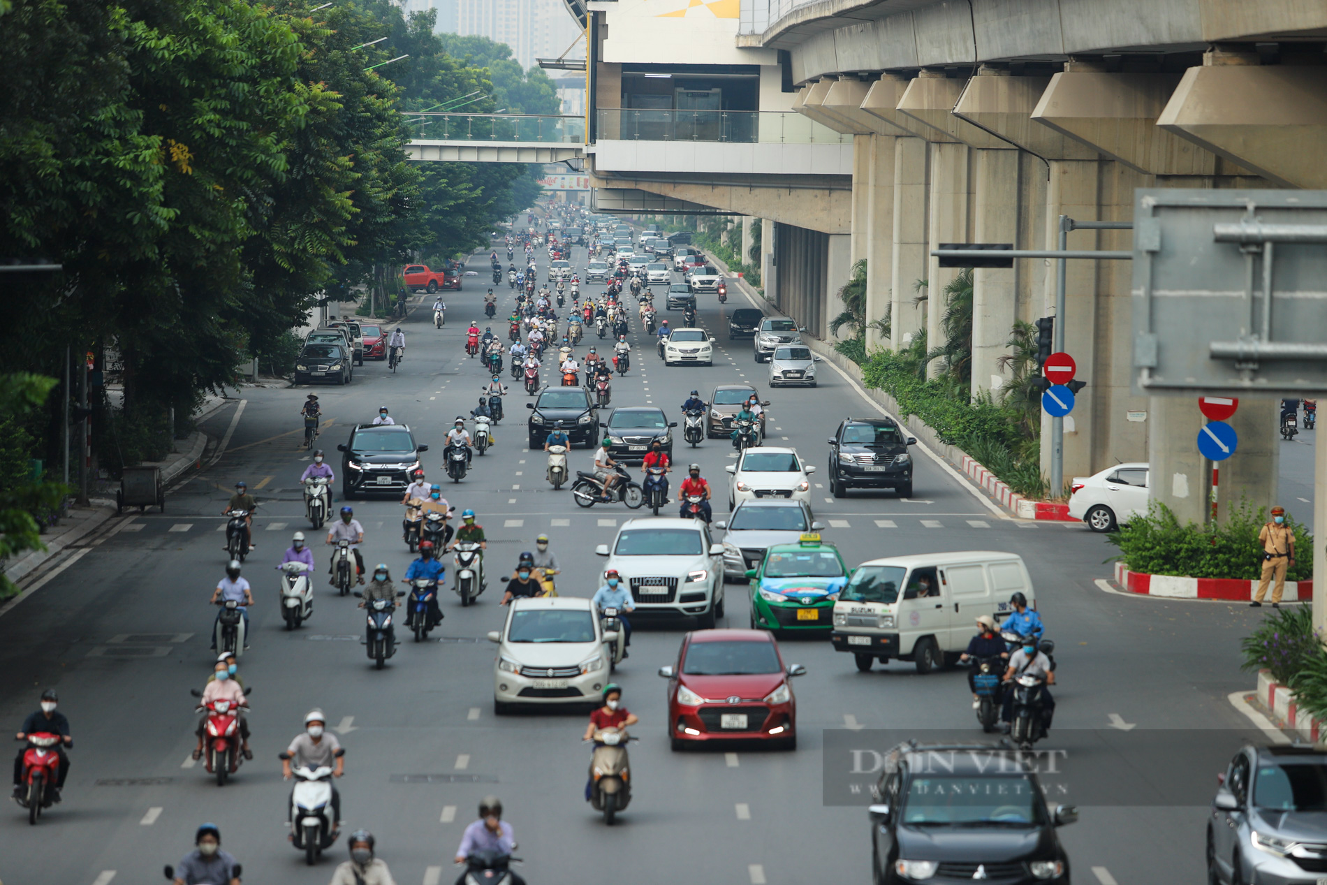 Hà Nội ùn tắc trở lại sau khi nới lỏng giãn cách tại nhiều quận, huyện - Ảnh 9.