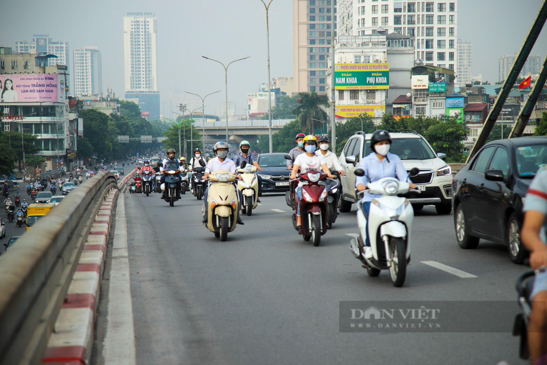 Hà Nội ùn tắc trở lại sau khi nới lỏng giãn cách tại nhiều quận, huyện - Ảnh 12.