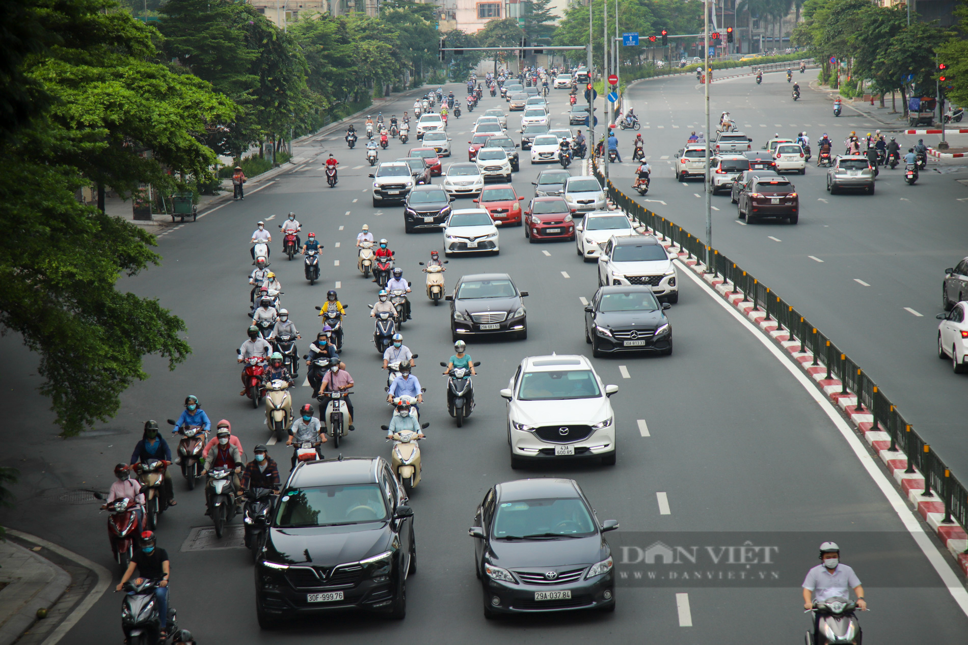 Hà Nội ùn tắc trở lại sau khi nới lỏng giãn cách tại nhiều quận, huyện - Ảnh 13.