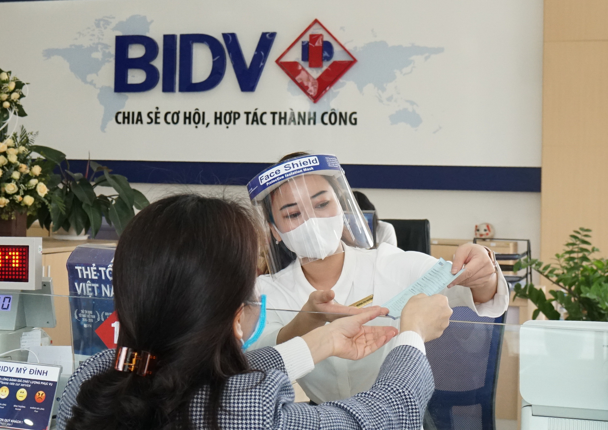 Tăng trưởng tín dụng hết tháng 8 đạt 7,42%, đã giải ngân 4.000 tỷ đồng cho Vietnam Airlines - Ảnh 2. Tăng trưởng tín dụng hết tháng 8 đạt 7,42%, đã giải ngân 4.000 tỷ đồng cho Vietnam Airlines - Ảnh 2.