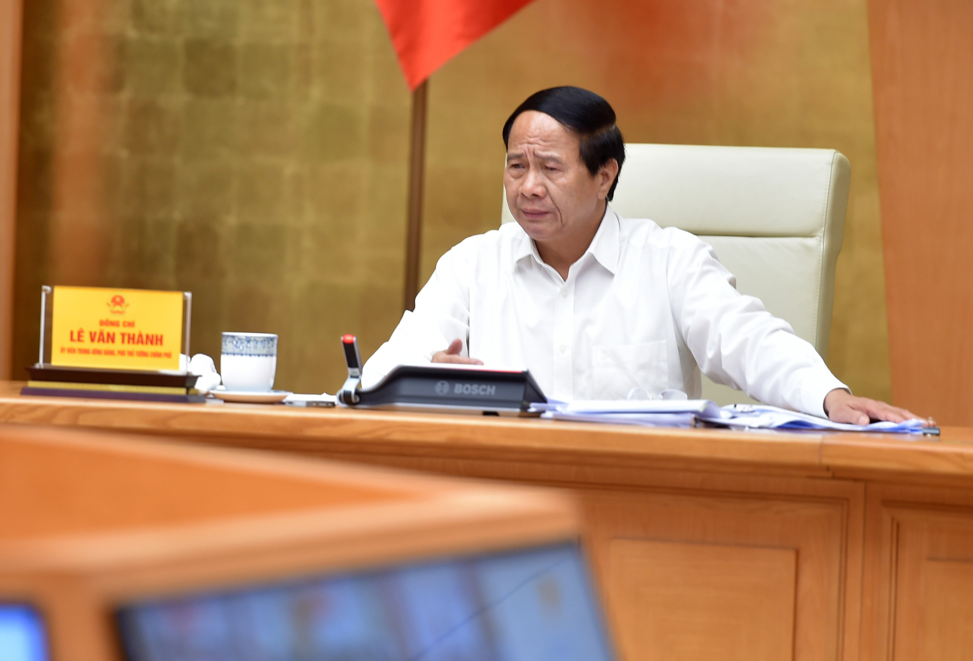 Phó Thủ tướng: Không cứng nhắc đóng cửa toàn bộ nhà máy khi có F0 - Ảnh 1. Phó Thủ tướng: Không cứng nhắc đóng cửa toàn bộ nhà máy khi có F0 - Ảnh 1.