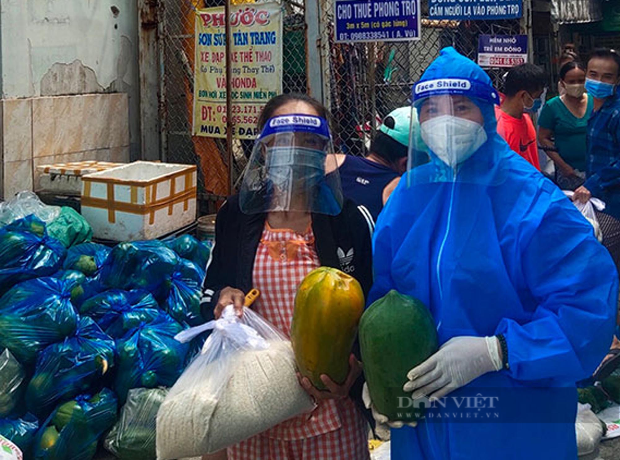Người phụ nữ kết nối tiêu thụ nông sản gởi tặng bà con  các tỉnh phía Nam - Ảnh 1.