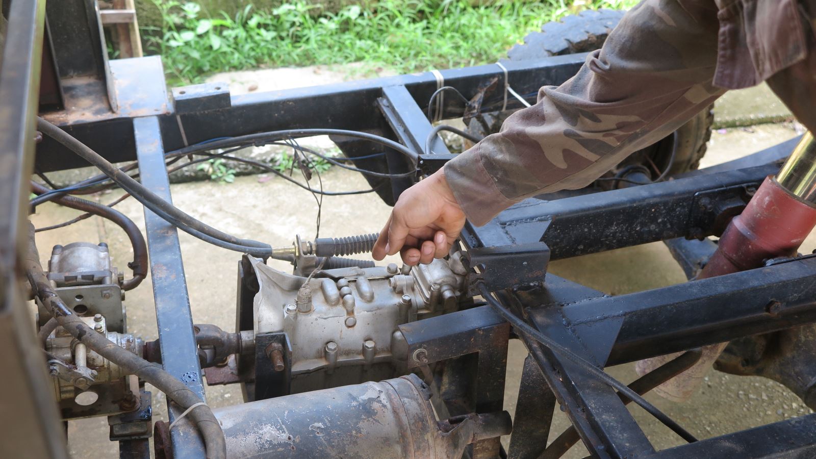 Phú Thọ: Trai làng 8X sáng chế ra xe jeep thùng rất ngầu, ai nhìn thấy cũng trầm trồ phục lăn - Ảnh 2.