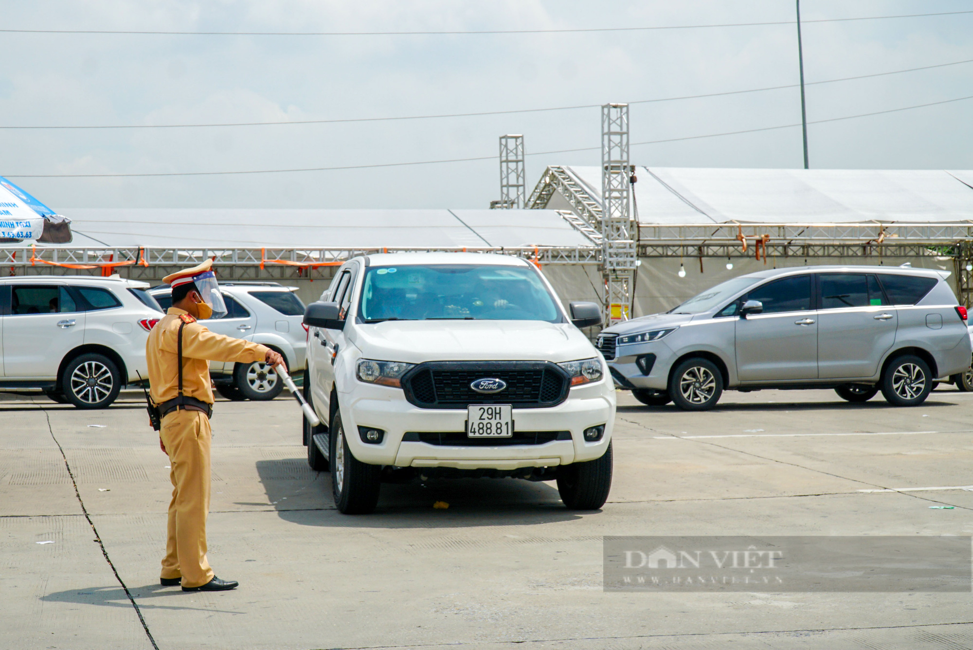 Nhiều người dân ngậm ngùi &quot;quay đầu&quot; không được vào Hà Nội - Ảnh 9.